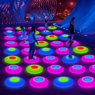 ราคาดี พื้นเต้นรำ LED กันน้ำ IP65 พร้อมไฟเปลี่ยนสี 16 สี และรับน้ำหนักได้ 200 กก. สำหรับการเล่นแบบโต้ตอบ ออนไลน์